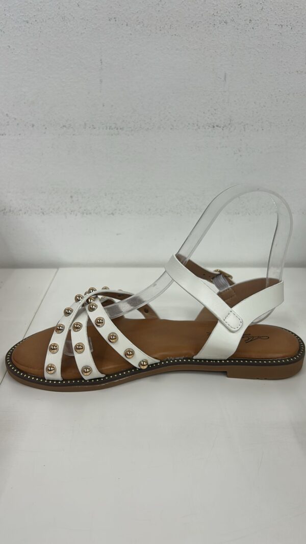 SANDALIA BLANCA TACHES - Imagen 1