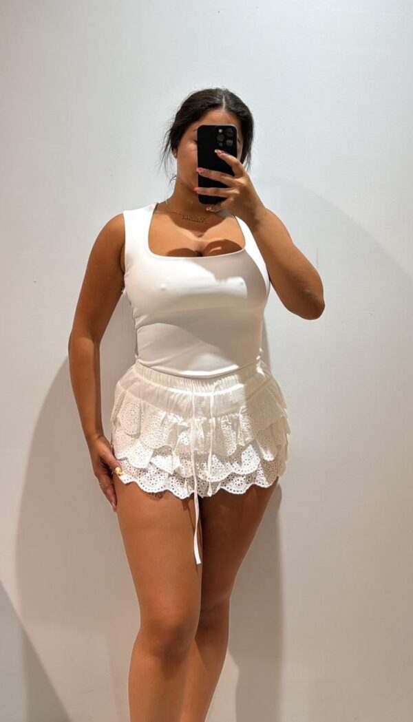 FALDA PERFORADA - Imagen 1