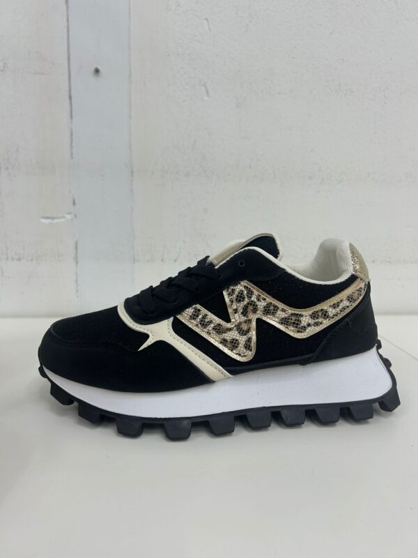 DEPORTIVA BRILLO NEGRO - Imagen 1