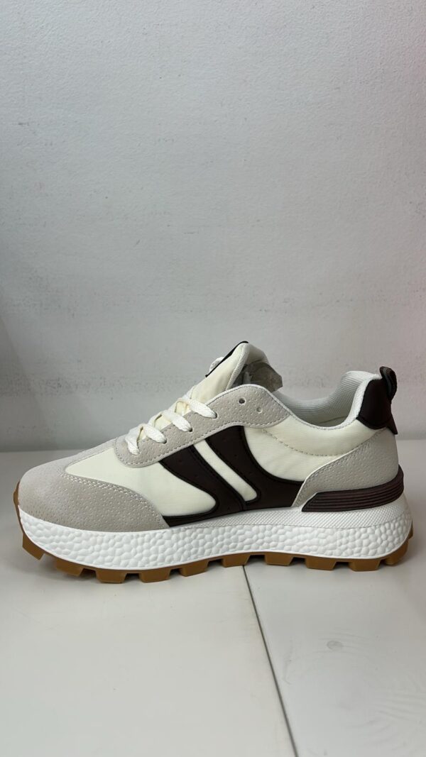 DEPORTIVA LINEA BROWN - Imagen 1