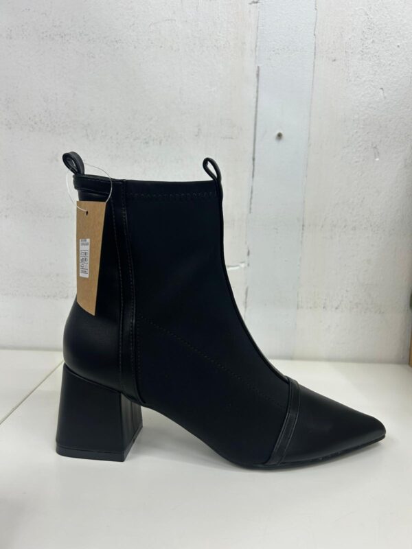 BOTA PUNTERA NEGRA - Imagen 1