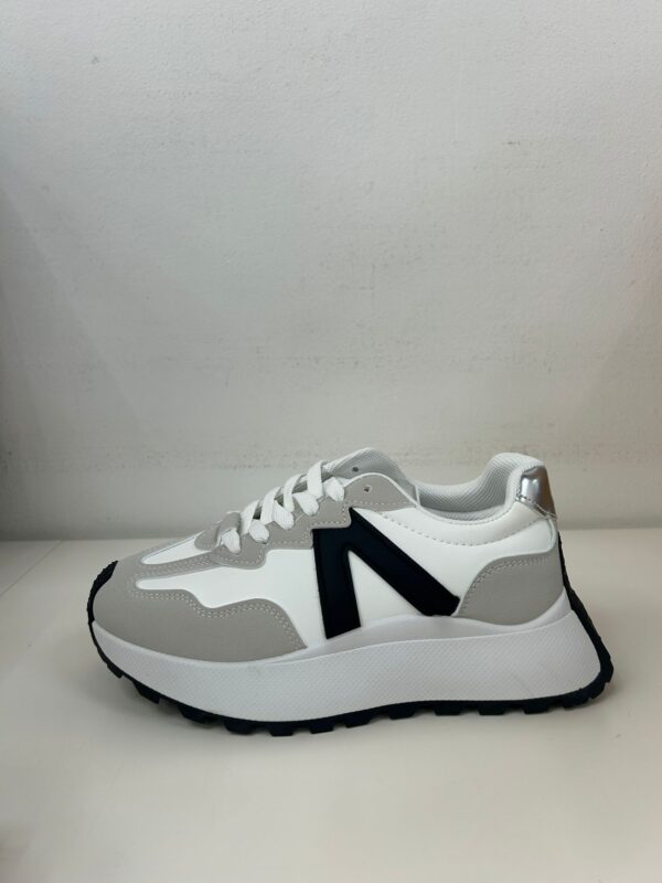 DEPORTIVA N PLATAFORMA GRIS - Imagen 1