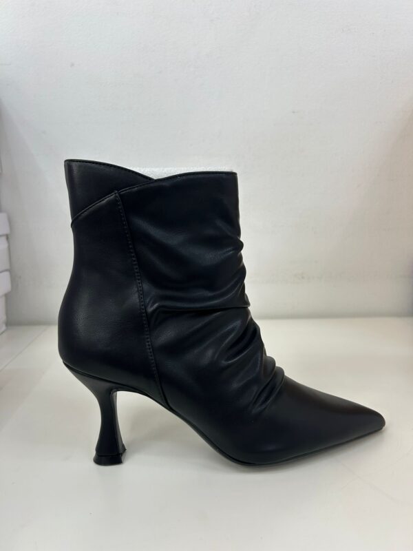 BOTA POLIPIEL ARRUGADA NEGRA - Imagen 1