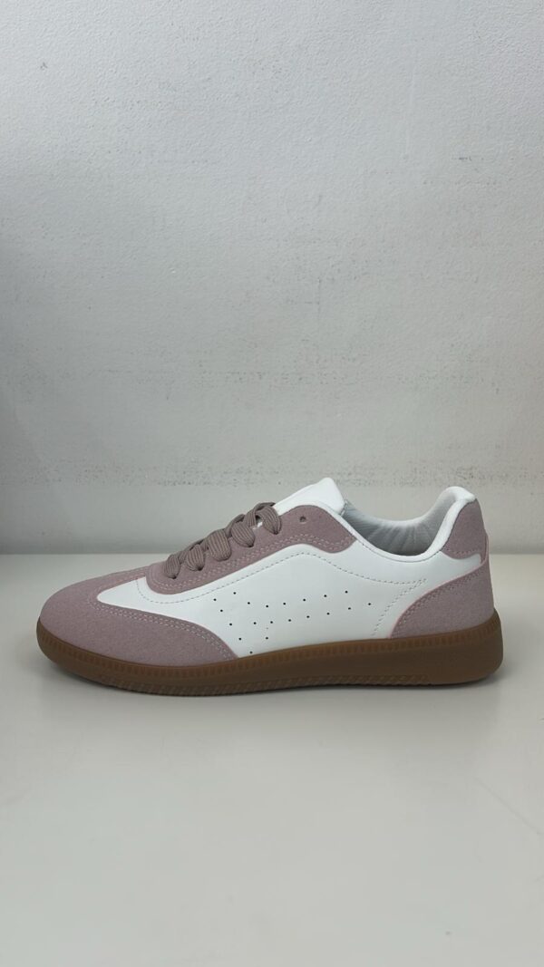 DEPORTIVA BLANCA CON ROSA - Imagen 1
