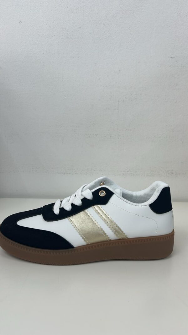 DEPORTIVA BLACK GOLD - Imagen 1