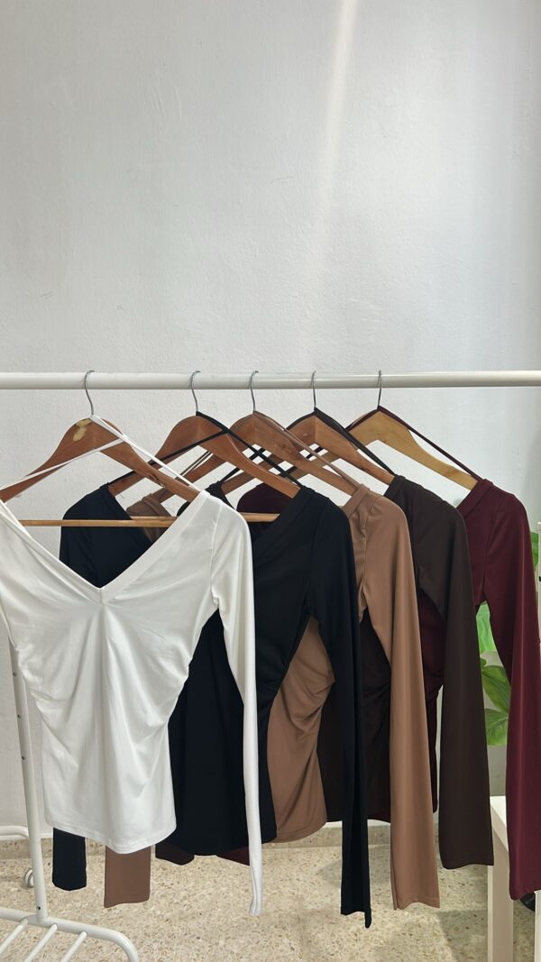 CAMISETA FORMA PICO - Imagen 2