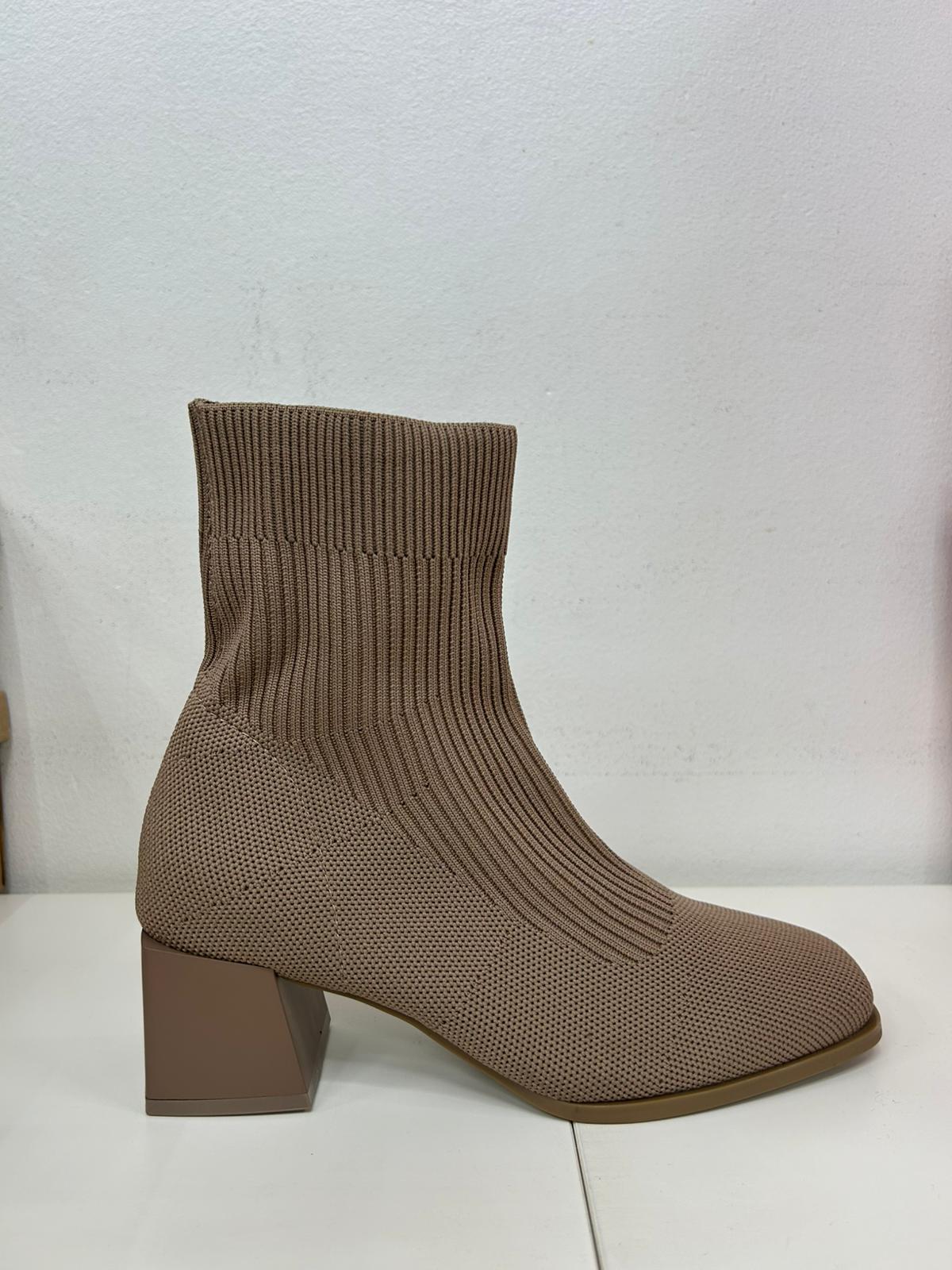 Imagen de WhatsApp 2025-11-06 a las 16.55.05_98e810a1 BOTA CALCETÍN KAKI T. CUADRADO - Imagen 1