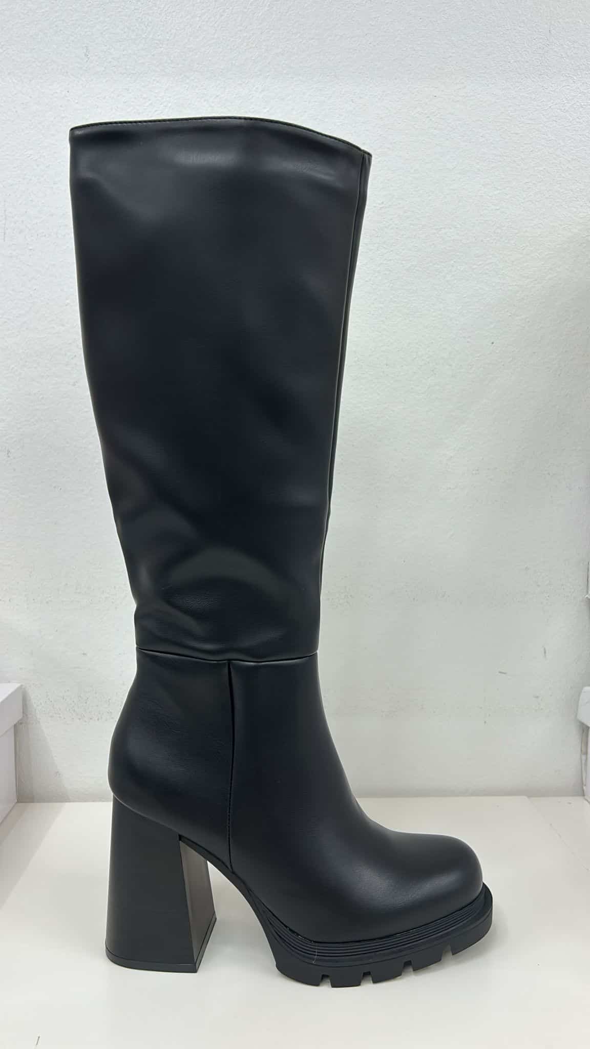 Imagen de WhatsApp 2025-11-06 a las 16.58.12_8e6576f5 BOTA IDEAL BLACK - Imagen 1