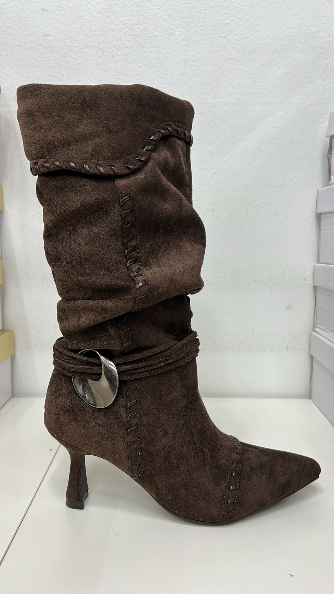 Imagen de WhatsApp 2025-11-21 a las 12.27.49_b786c02f BOTA MARRON SUEDE - Imagen 1