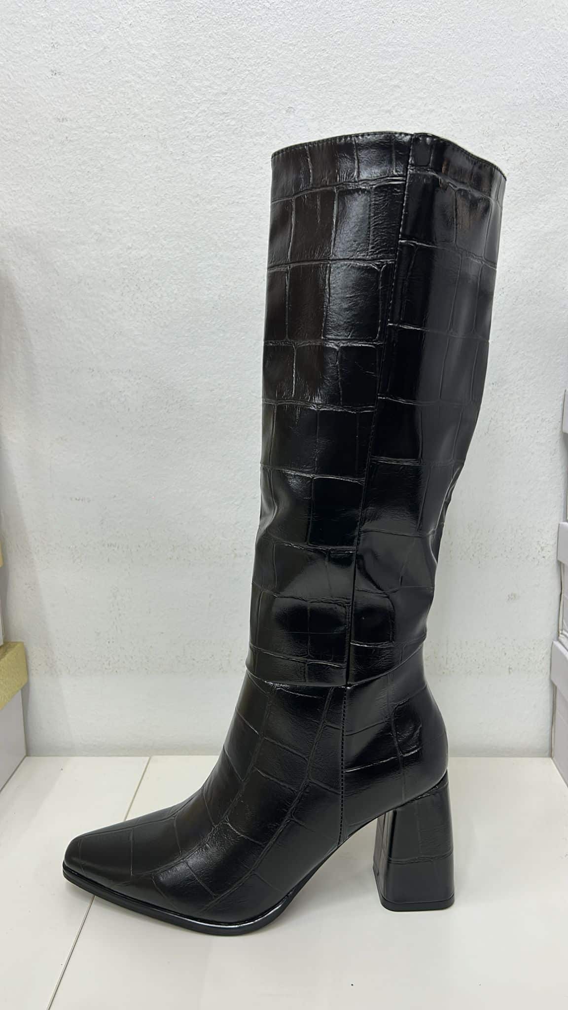 Imagen de WhatsApp 2025-11-21 a las 12.28.14_f82914d0 BOTA ESCAMAS NEGRAS - Imagen 1