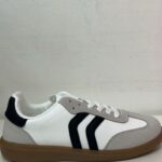 DEPORTIVA BLANCA CON LINEAS