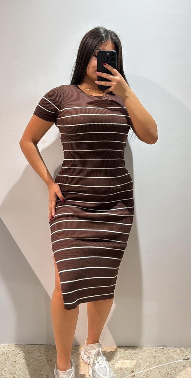 WhatsApp Image 2026-01-08 at 17.04.00 VESTIDO CANALE RAYAS - Imagen 1