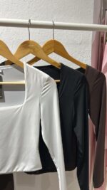 TOP ESCOTE CUADRADO - Imagen 2