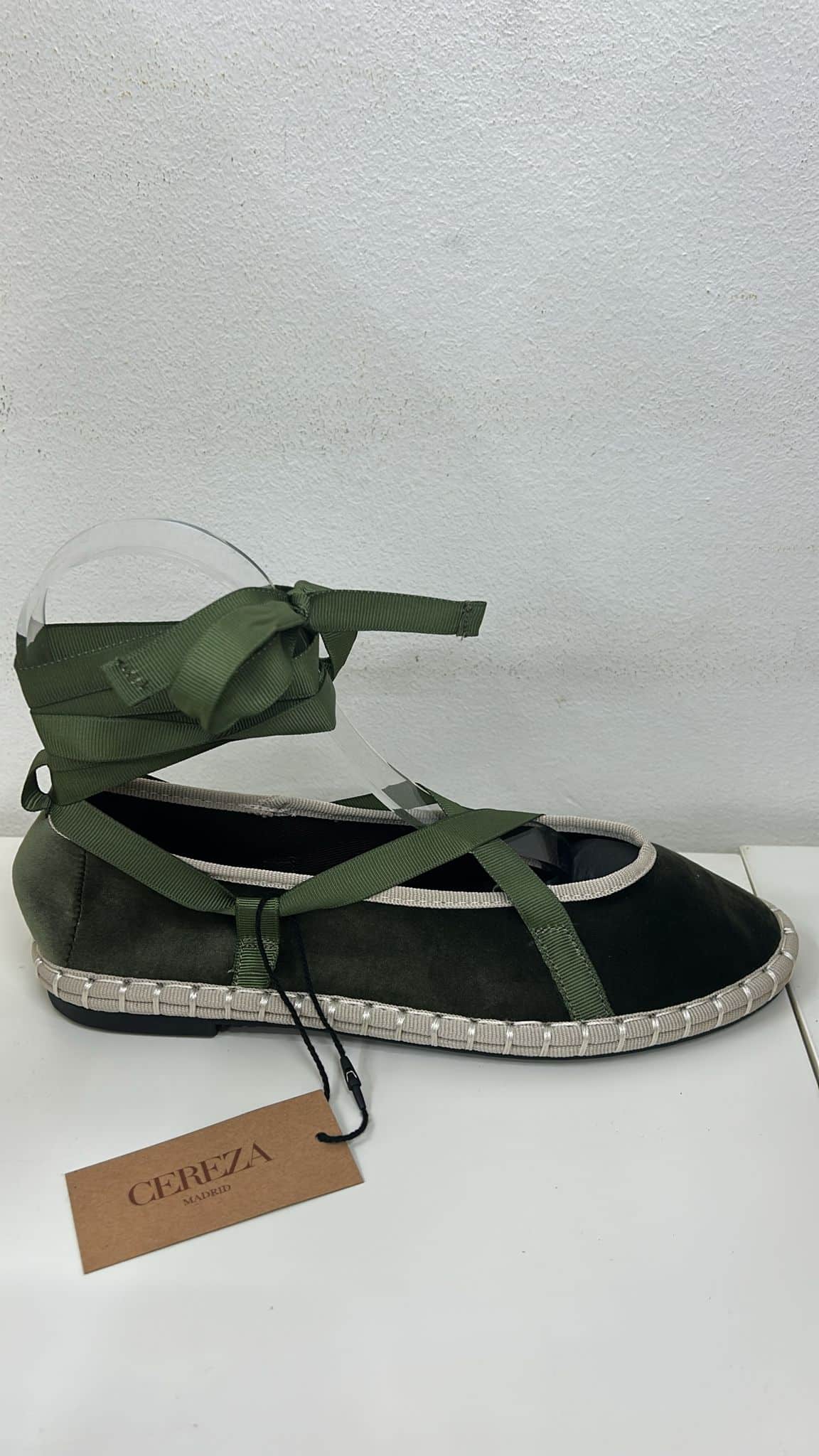 WhatsApp Image 2026-01-15 at 16.31.32 BAILARINAS TERCIOPELO VERDE - Imagen 1