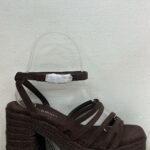 SANDALIA TIRAS TACON MARRON