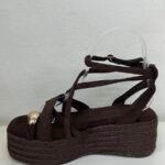 SANDALIA MARRON CRUZADA ANILLO