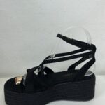 SANDALIA NEGRA CRUZADA ANILLO