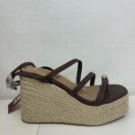 SANDALIA MARRÓN ANILLO ALTA