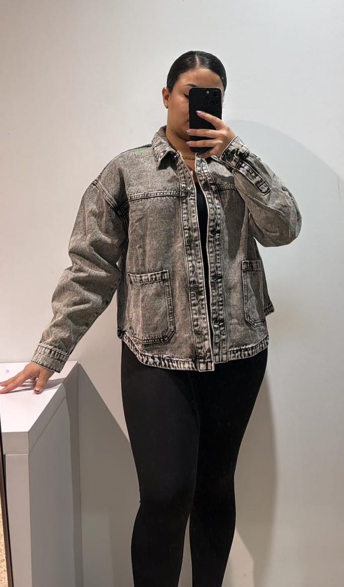 WhatsApp Image 2026-02-19 at 18.00.24 CHAQUETA VAQUERA GRIS - Imagen 1