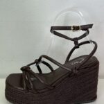 SANDALIA MARRÓN NUDOS