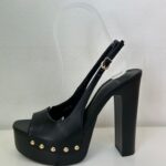 TACÓN NEGRO TACHUELAS