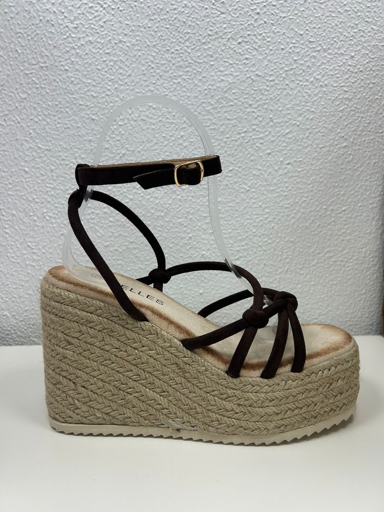 WhatsApp Image 2026-03-30 at 18.48.14 SANDALIA MARRON NUDOS - Imagen 1