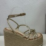 SANDALIA DORADA NUDOS