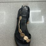 SANDALIA TACHUELAS DORADA NEGRA