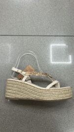 SANDALIA TACHUELAS DORADA BEIGE - Imagen 2