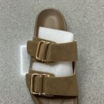 CHANCLA HEBILLA DOBLE KAKI