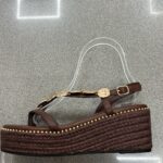 SANDALIA TACHUELAS DORADAS MARRON