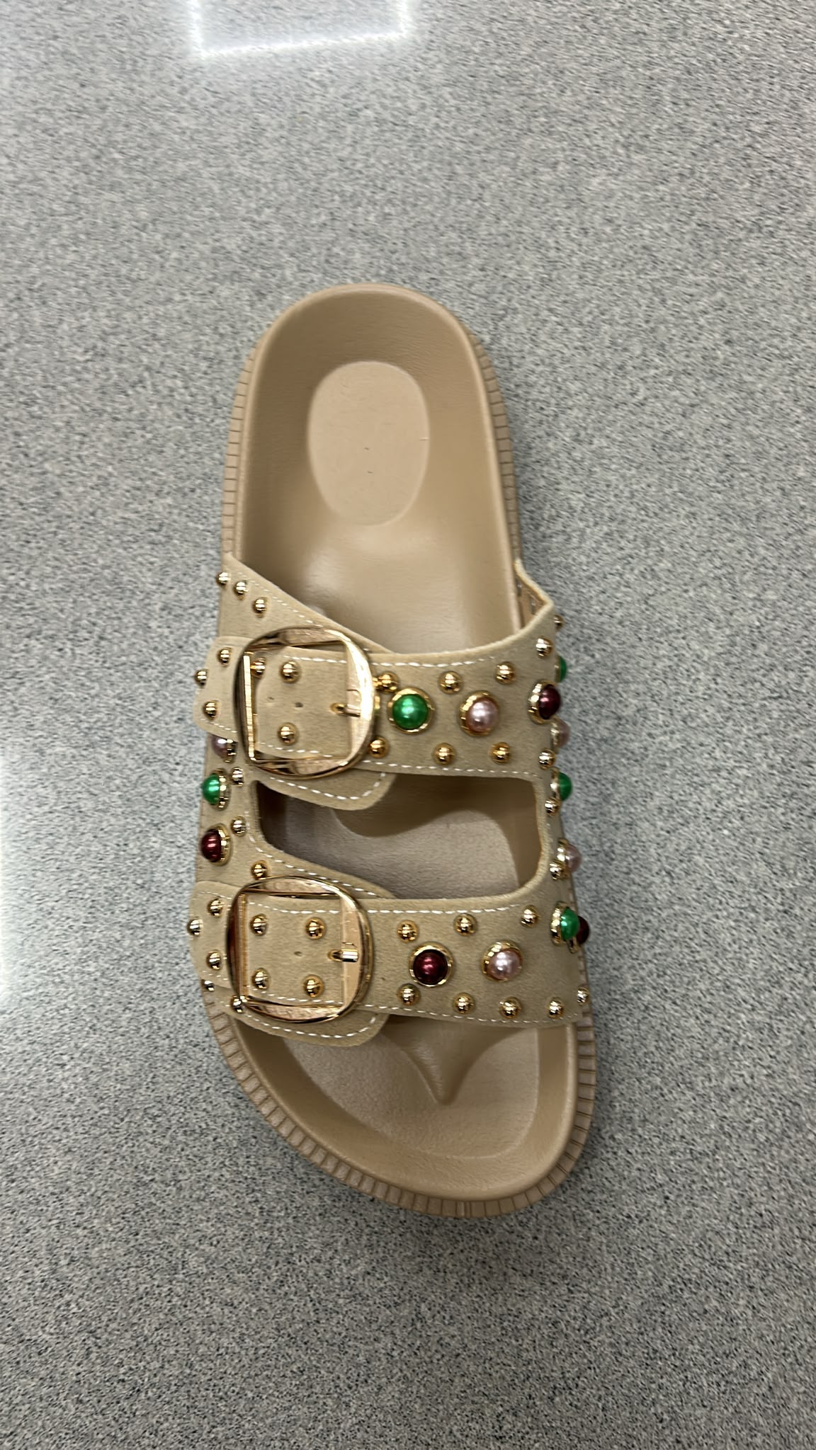 WhatsApp Image 2026-06-22 at 13.49.20 SANDALIA BEIGE PERLAS - Imagen 1