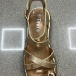 SANDALIAS DEDO DORADO