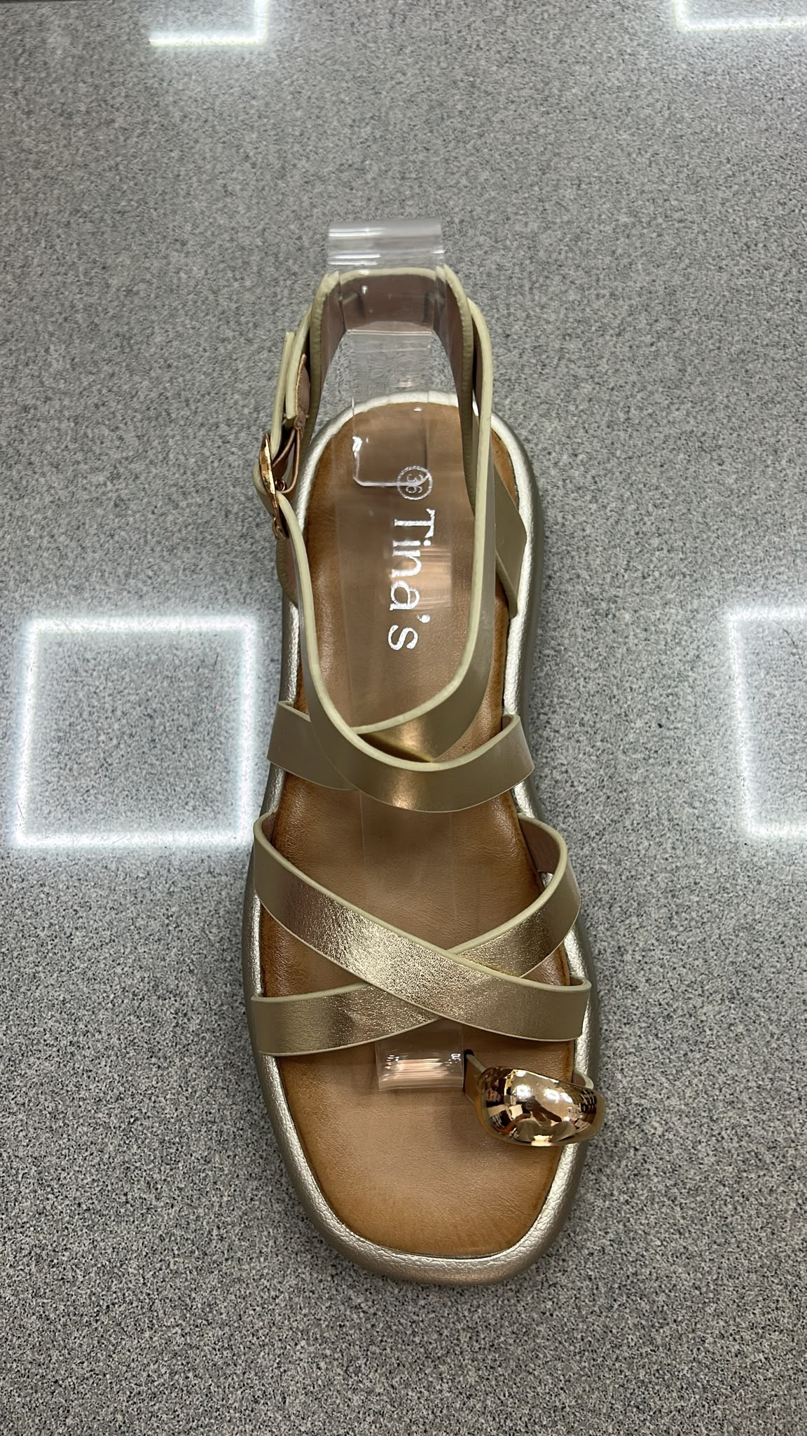 WhatsApp Image 2026-06-29 at 12.24.24 SANDALIAS DEDO DORADO - Imagen 1