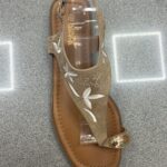 CHANCLA FLORES ANILLOS KAKI