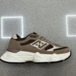 NEW BALANCE KAKI MARRÓN