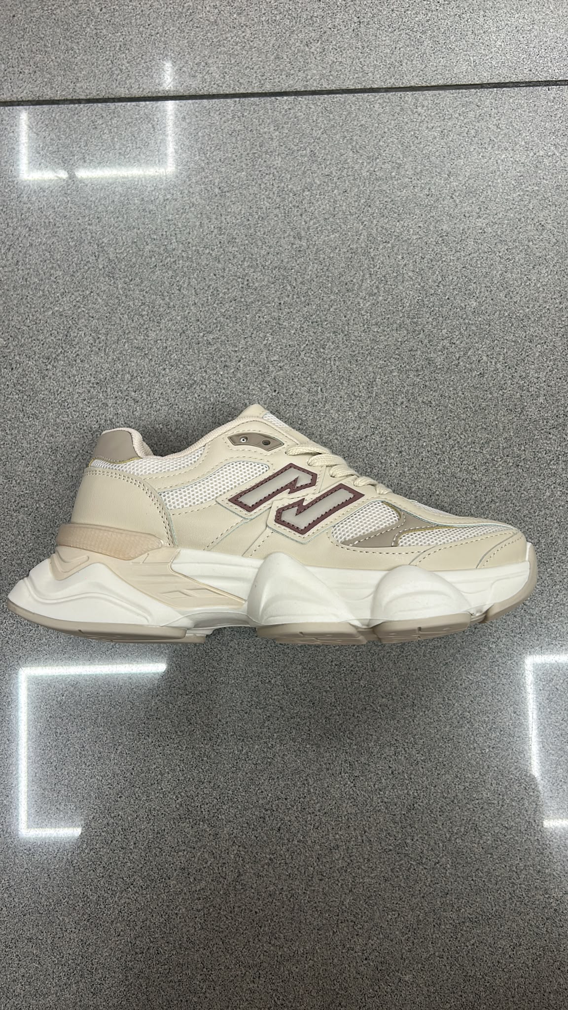 WhatsApp Image 2026-07-30 at 16.18.07 NEW BALANCE BEIGE - Imagen 1