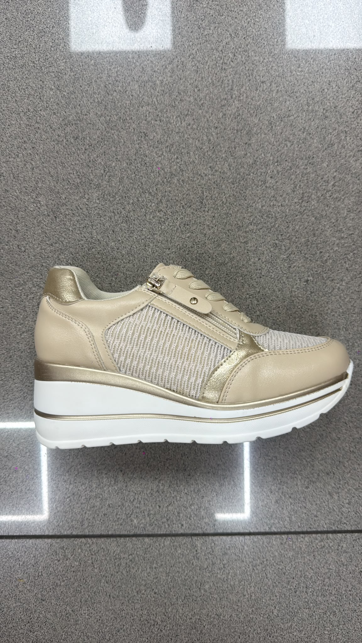 WhatsApp Image 2026-08-03 at 18.48.57 DEPORTIVA CUÑA BEIGE - Imagen 1