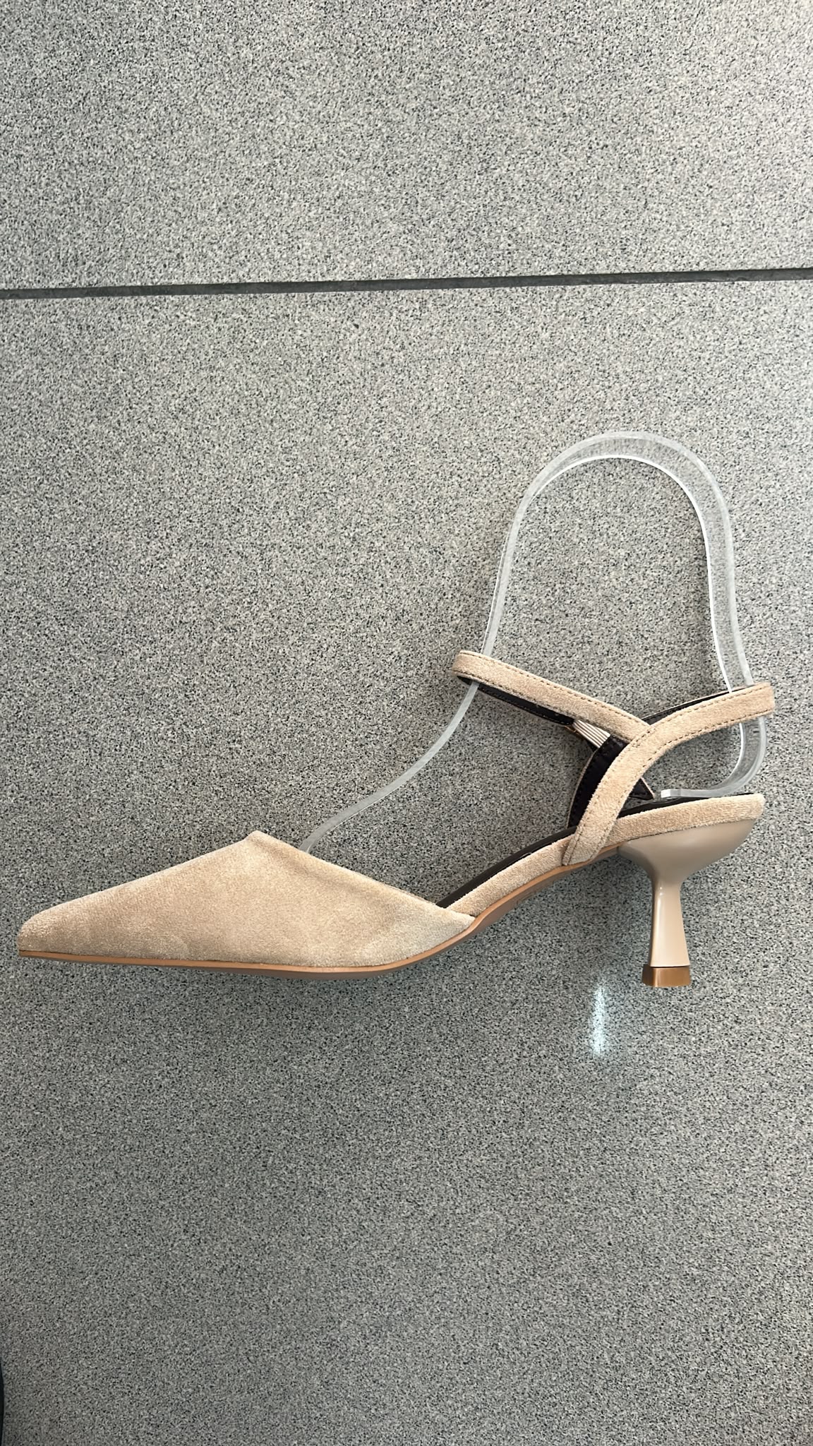 WhatsApp Image 2026-08-07 at 12.55.30 TACON BEIGE PICO ANTELINA ATADO - Imagen 1