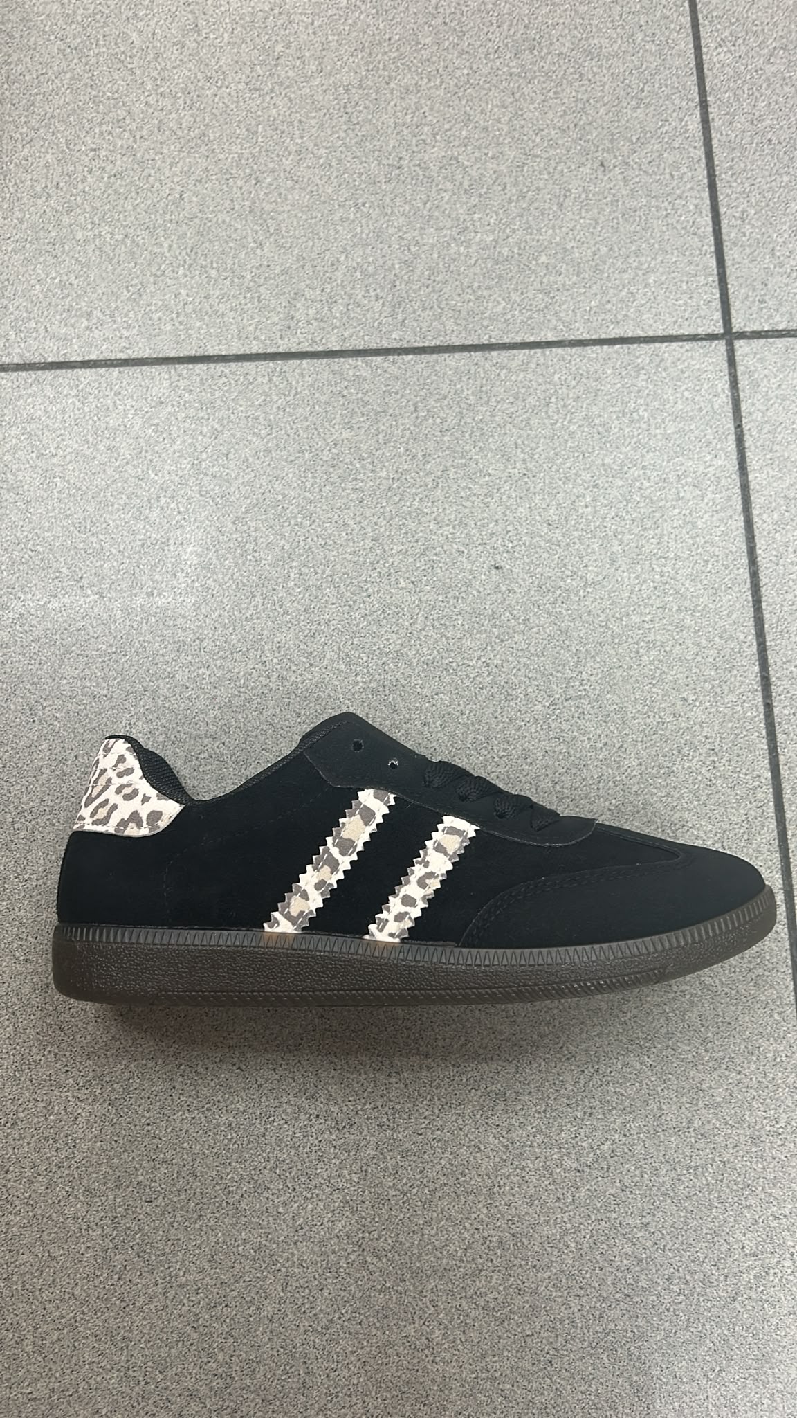 WhatsApp Image 2026-08-13 at 13.21.17 DEPORTIVA SAMBA LOW NEGRA - Imagen 1