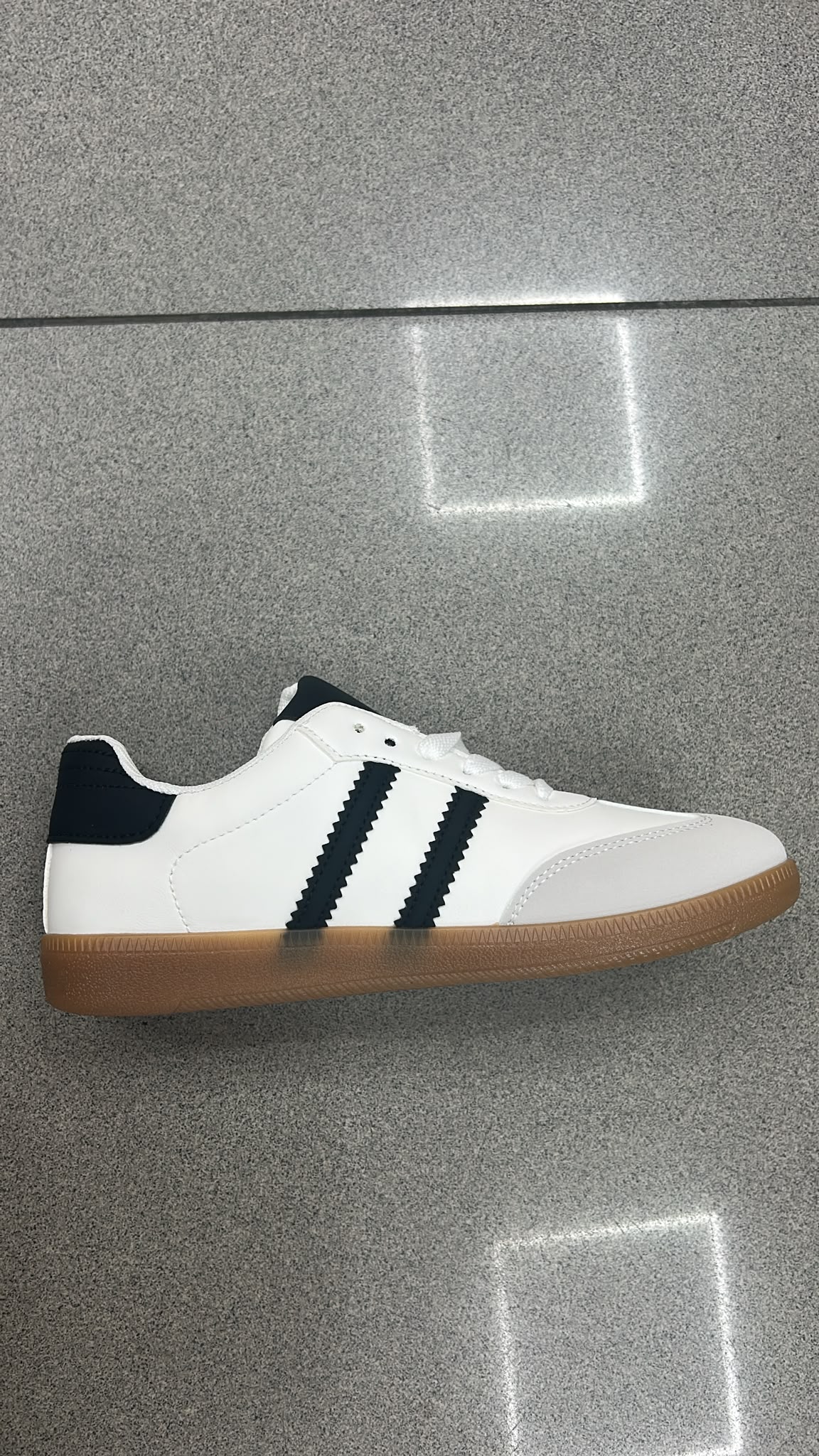 WhatsApp Image 2026-08-13 at 13.21.17 DEPORTIVA SAMBA LOW - Imagen 1