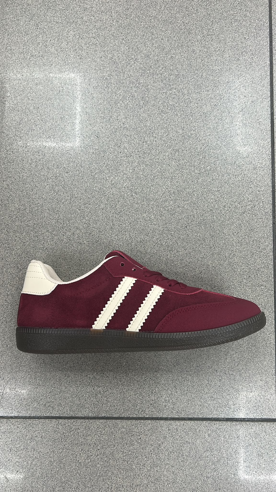 WhatsApp Image 2026-08-13 at 13.21.51 DEPORTIVA SAMBA LOW BURDEOS - Imagen 1