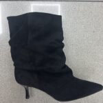 BOTA FRUNCIDA TACÓN BAJO NEGRO