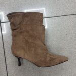 BOTA FRUNCIDA TACÓN BAJO KAKI