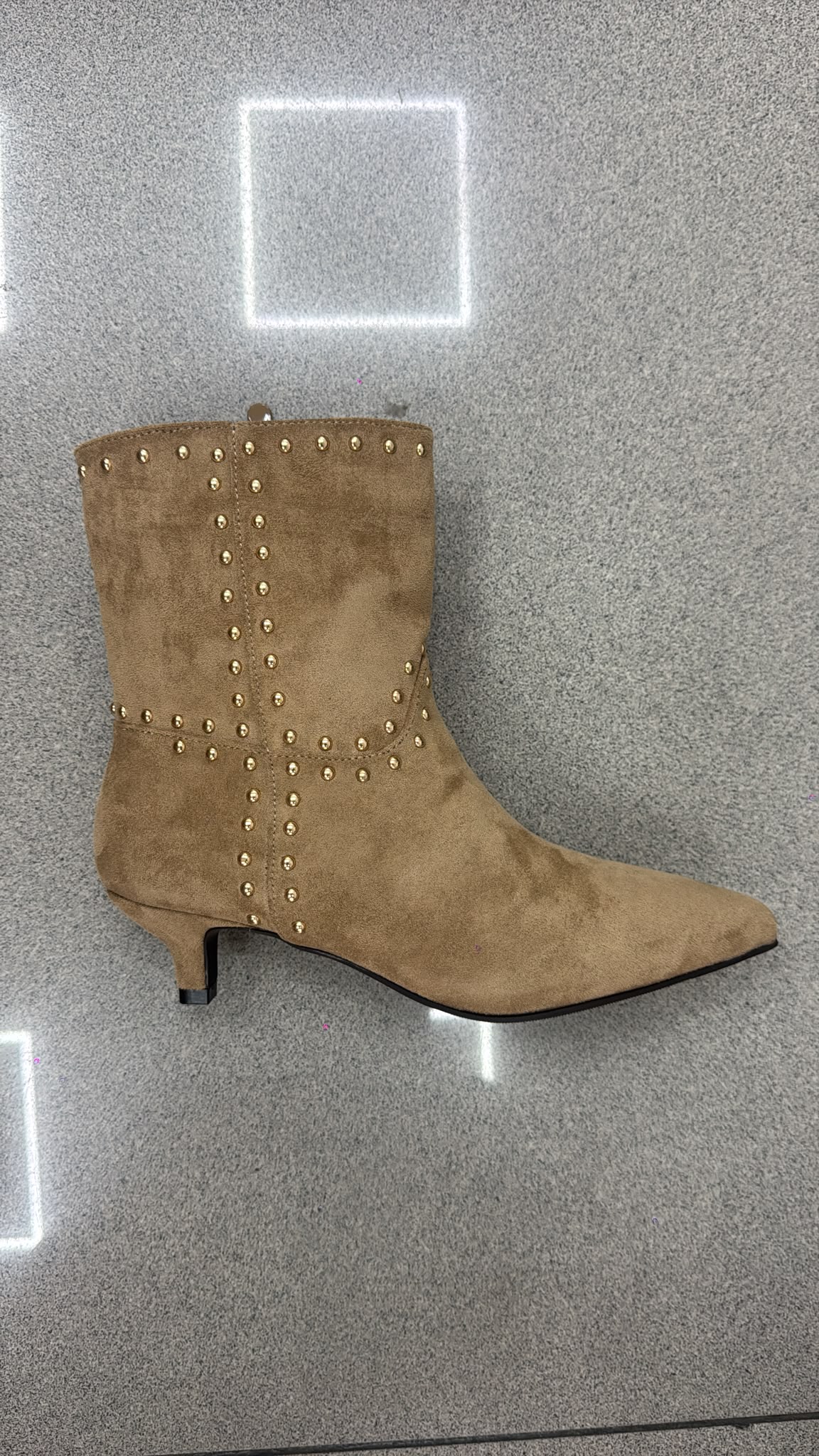 WhatsApp Image 2026-08-18 at 17.55.52 BOTA BAJA TACHUELAS KAKI - Imagen 1
