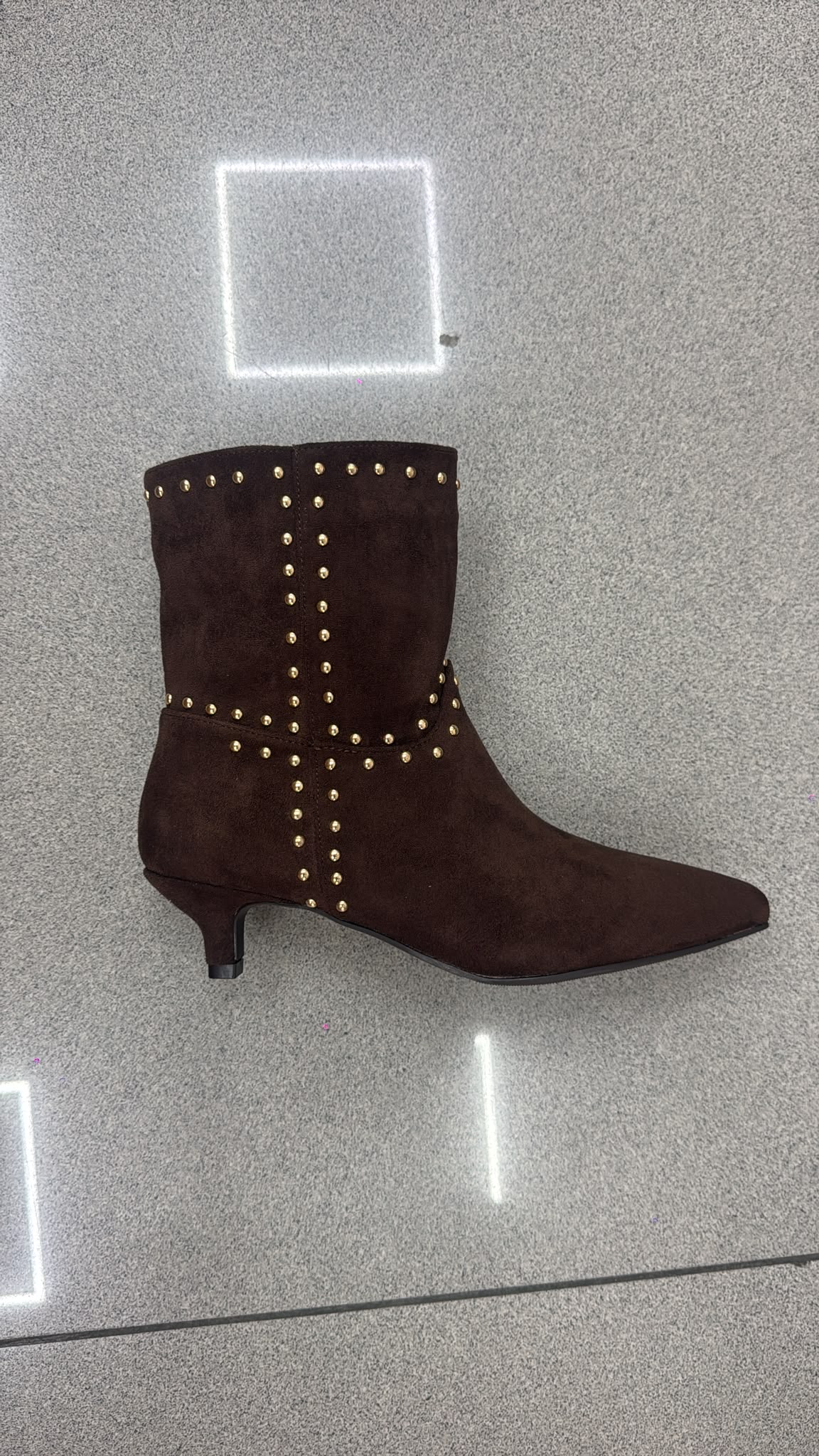 WhatsApp Image 2026-08-18 at 17.55.52 BOTA BAJA TACHUELAS MARRON - Imagen 1