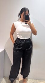 PANTALÓN SATINADO PUÑO BOTONES
