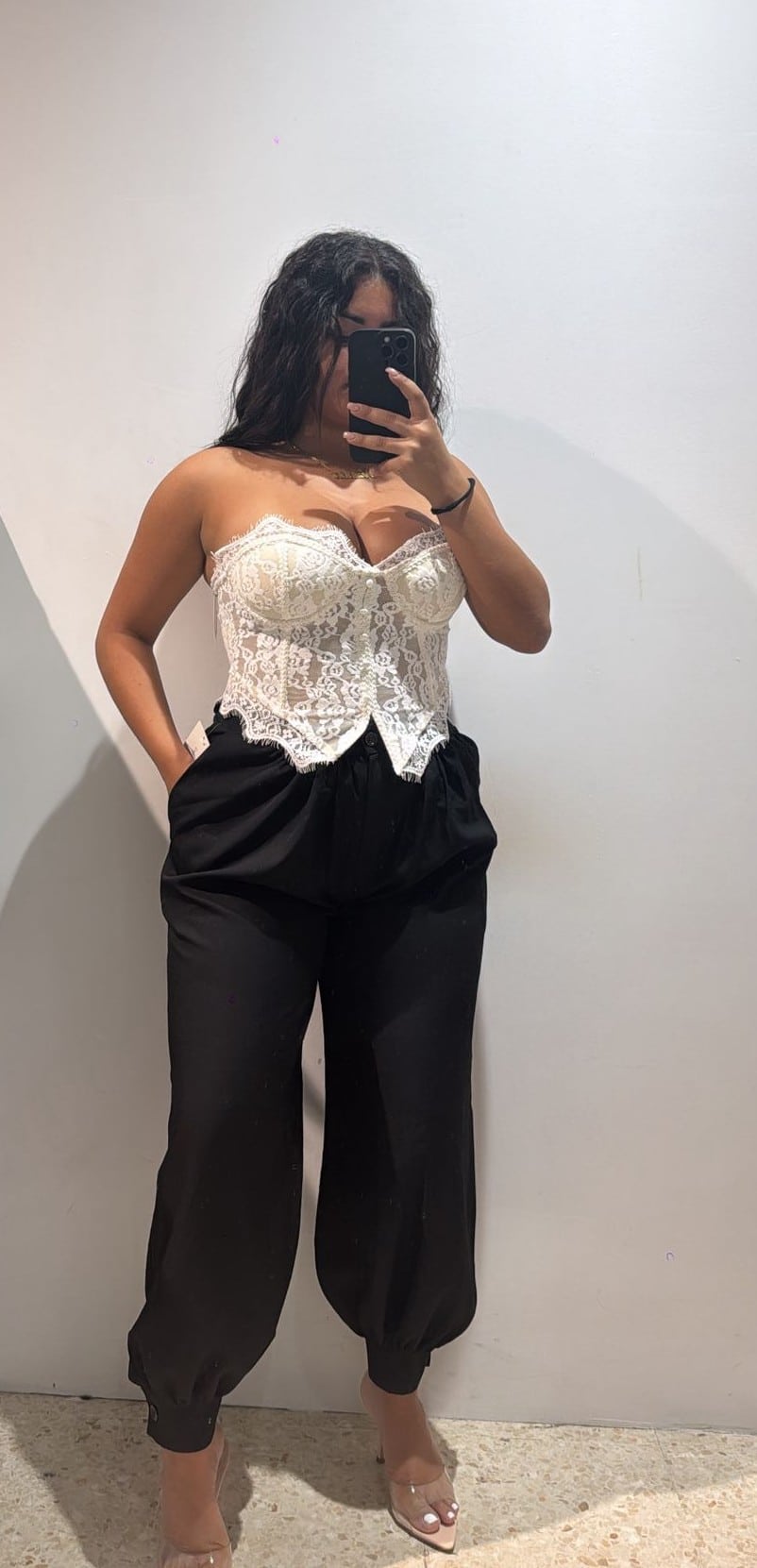 WhatsApp Image 2026-08-31 at 18.46.24 PANTALON PINZA BOTON PUÑO - Imagen 1