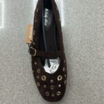MANOLETINA MARRON TACHUELAS
