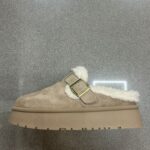 ZUECO PELUDO BEIGE HEBILLA